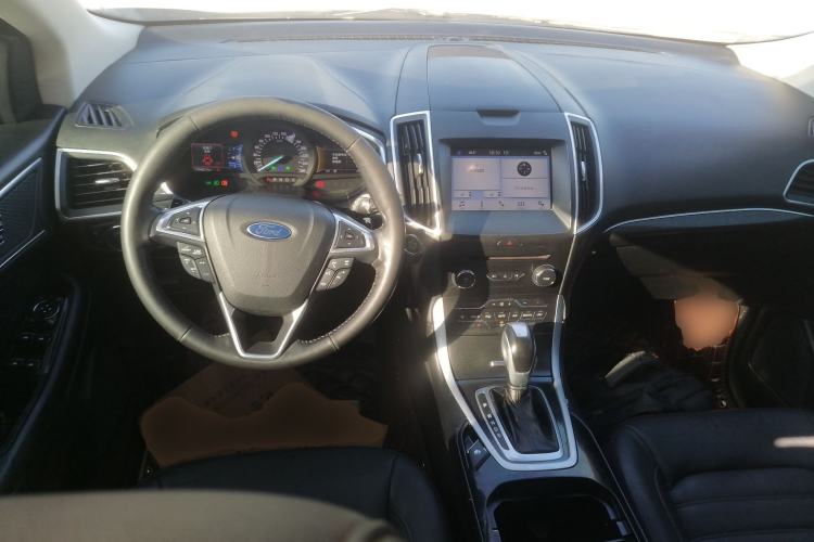 Used Ford Edge 2017 EcoBoost 245 Two-Wheel-Drive Sporty 7-Seater Center Console
