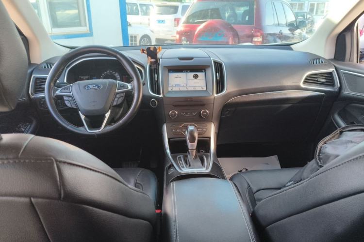 Used Ford Edge 2017 EcoBoost 245 Two-Wheel-Drive Sporty 7-Seater Center Console