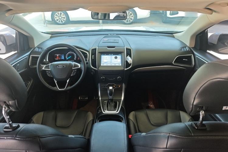 Used Ford Edge 2017 EcoBoost 245 Two-Wheel-Drive Sporty 7-Seater Center Console