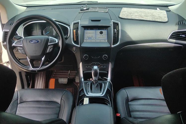 Used Ford Edge 2017 EcoBoost 245 Two-Wheel-Drive Sporty 7-Seater Center Console