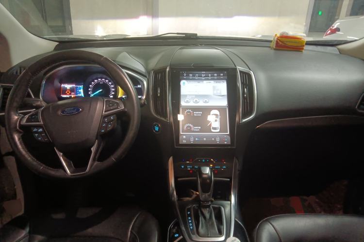 Used Ford Edge 2017 EcoBoost 245 Two-Wheel-Drive Sporty 7-Seater Center Console