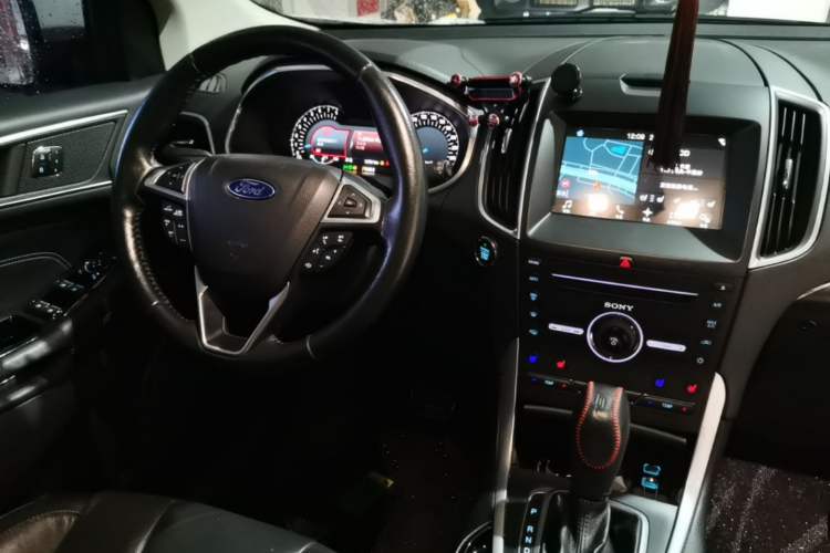 Used Ford Edge 2017 EcoBoost 245 Four-Wheel-Drive Flagship 7-Seater Center Console