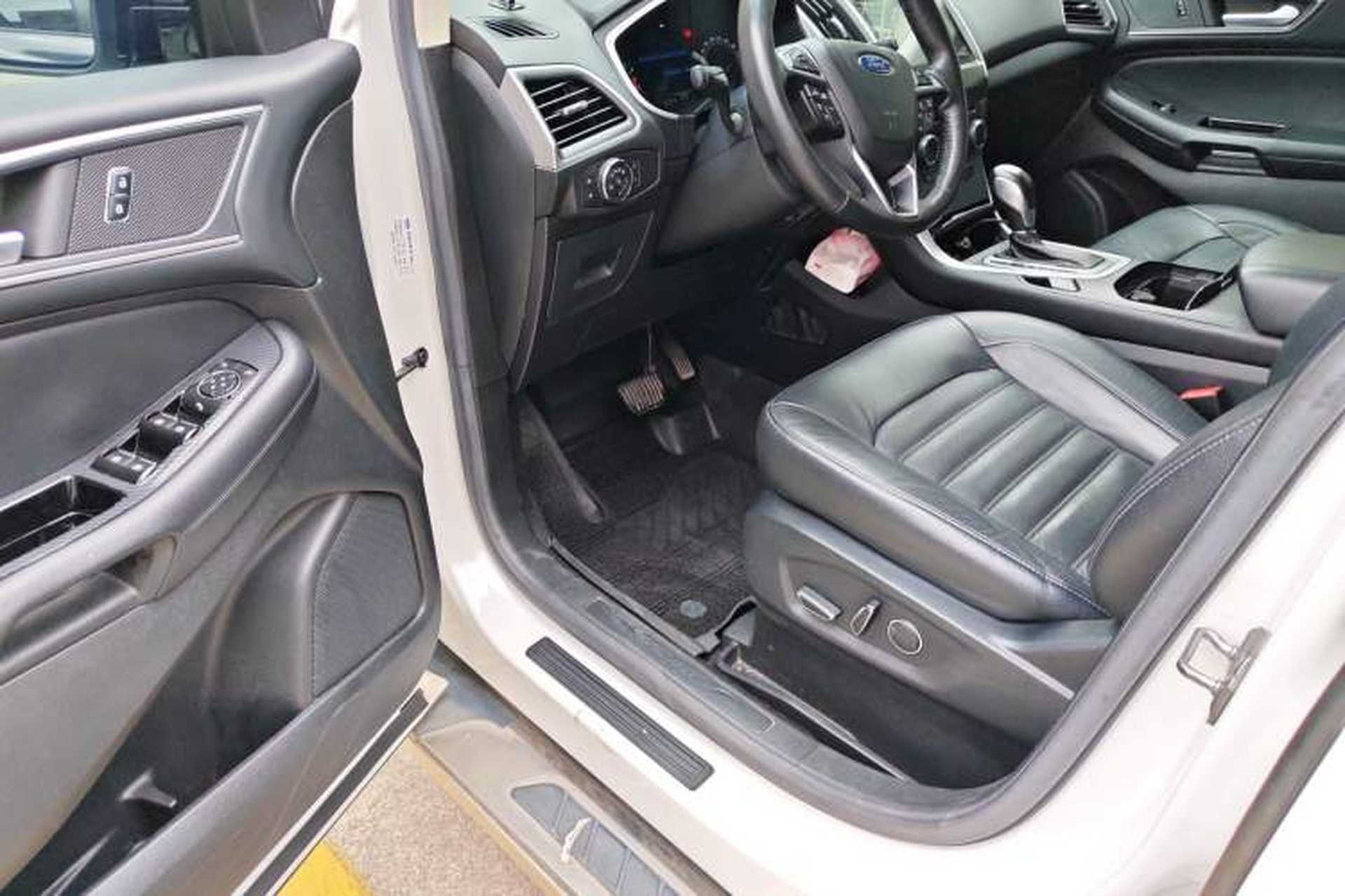 Used Ford Edge 2017 EcoBoost 245 Two-Drive Platinum Edition 5 Seats Driver Seat