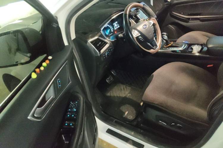 Used Ford Edge 2017 EcoBoost 245 Four-Wheel Drive Sporty 7-Seater Driver Seat