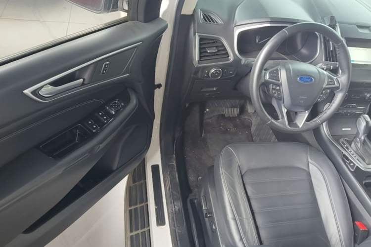 Used Ford Edge 2017 EcoBoost 245 Four-Wheel Drive Sporty 7-Seater Driver Seat