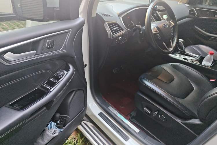 Used Ford Edge 2017 EcoBoost 245 Four-Wheel-Drive Flagship 7-Seater Driver Seat