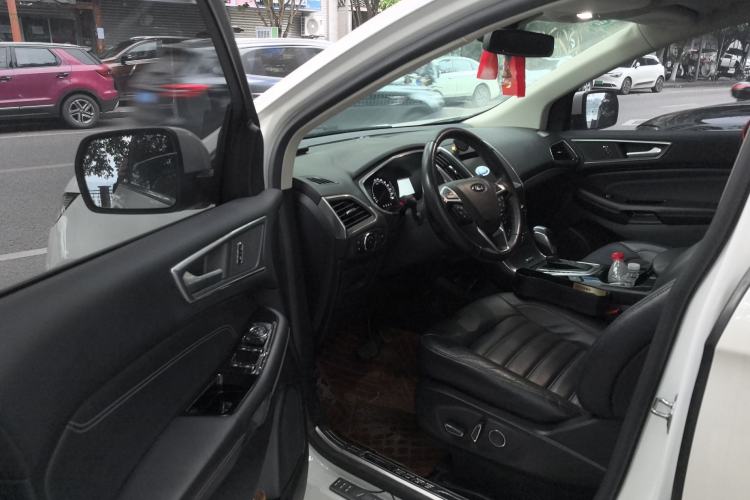 Used Ford Edge 2017 EcoBoost 245 Two-Wheel-Drive Sporty 7-Seater Driver Seat