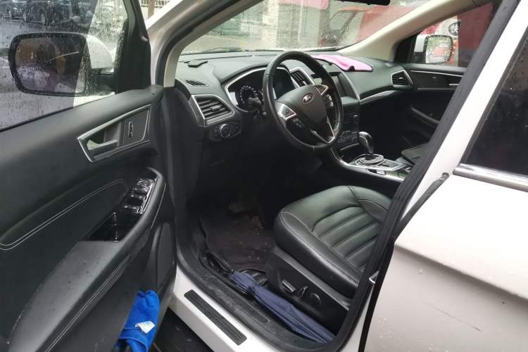 Used Ford Edge 2017 EcoBoost 245 Two-Wheel-Drive Sporty 7-Seater Driver Seat