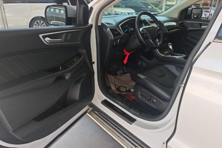 Used Ford Edge 2017 EcoBoost 245 Two-Wheel-Drive Sporty 7-Seater Driver Seat