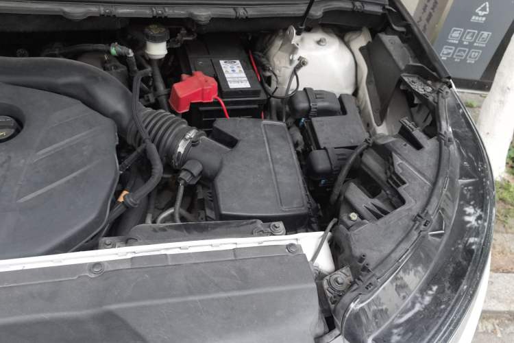 Used Ford Edge 2017 EcoBoost 245 Two-Wheel-Drive Sporty 7-Seater Engine Bay Left