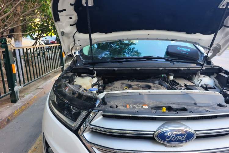 Used Ford Edge 2017 EcoBoost 245 Four-Wheel-Drive Flagship 7-Seater Engine Bay Right