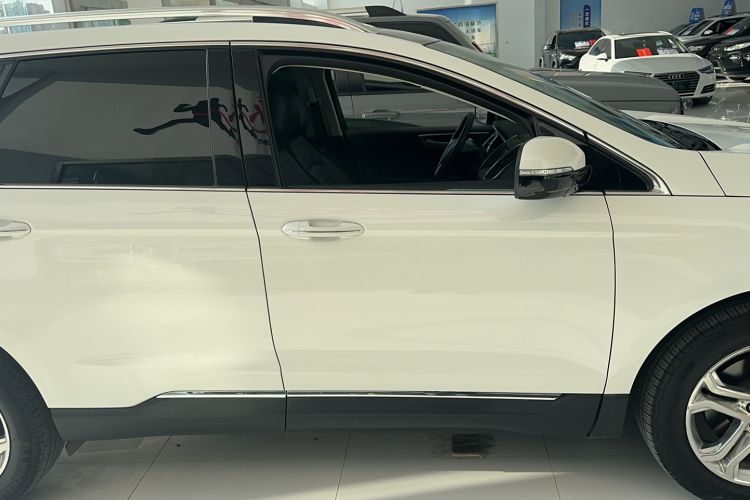 Used Ford Edge 2017 EcoBoost 245 Two-Wheel-Drive Sporty 7-Seater Exterior 2