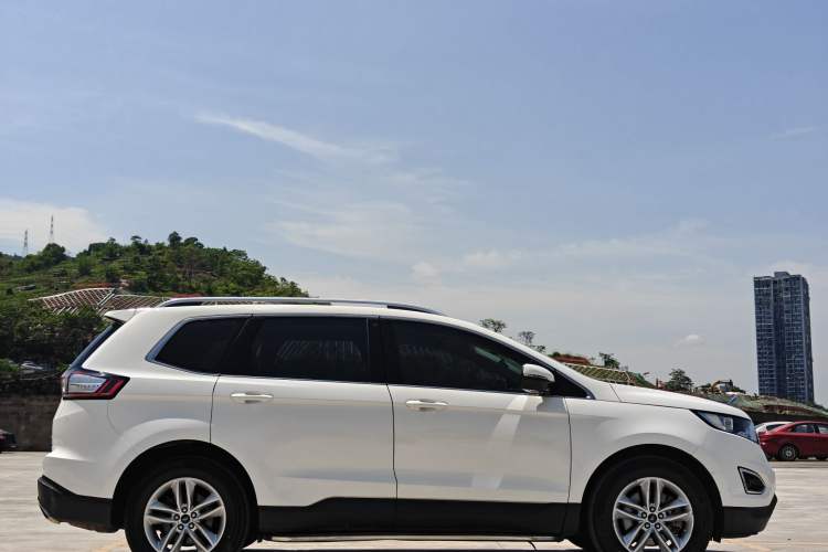 Used Ford Edge 2017 EcoBoost 245 Two-Drive Platinum Edition 5 Seats Exterior 4