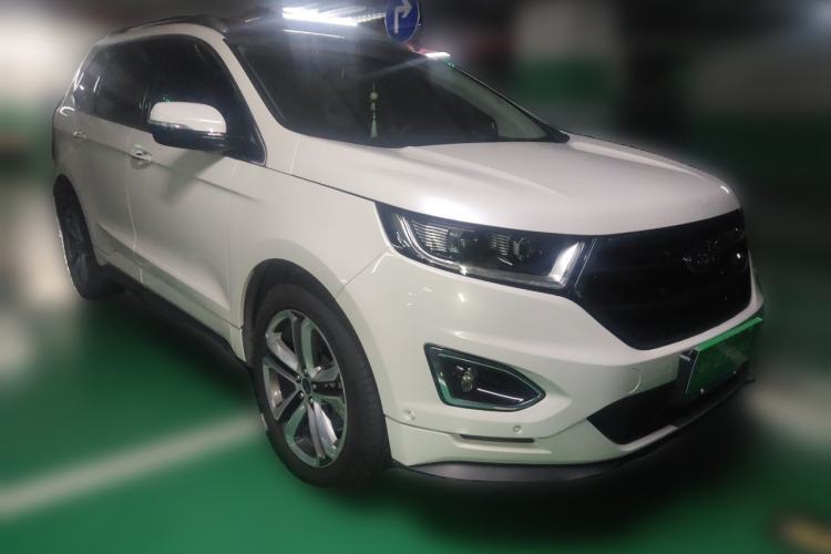 Used Ford Edge 2017 EcoBoost 245 Two-Wheel-Drive Sporty 7-Seater Front Right 45 Deg