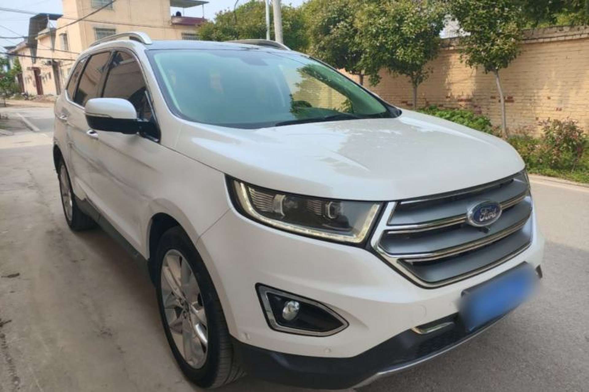 Used Ford Edge 2017 EcoBoost 245 Four-Wheel-Drive Flagship 7-Seater Front Right 45 Deg