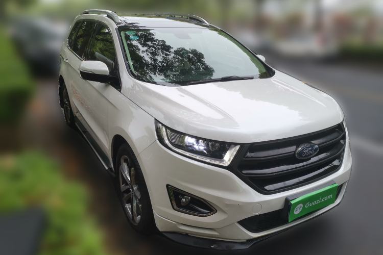Used Ford Edge 2017 EcoBoost 245 Two-Wheel-Drive Sporty 7-Seater Front Right 45 Deg