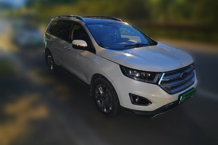 Used Ford Edge 2017 EcoBoost 245 Two-Wheel-Drive Sporty 7-Seater Front Right 45 Deg