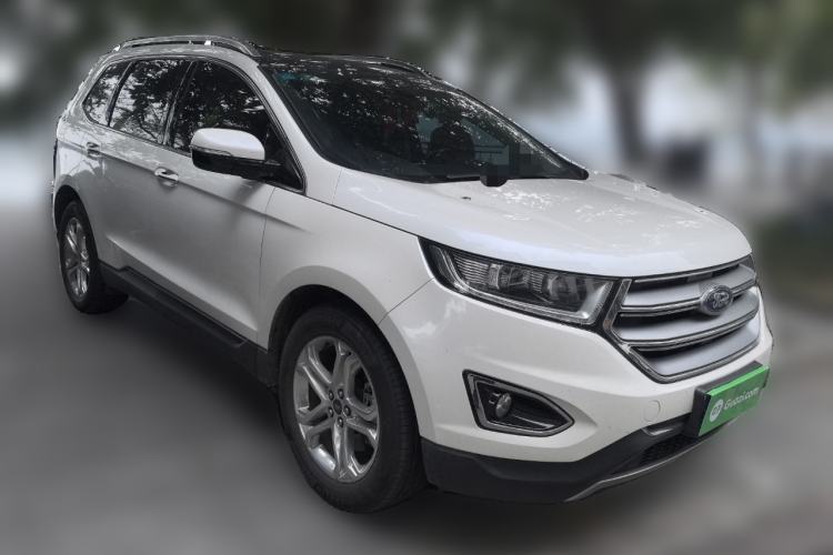 Used Ford Edge 2017 EcoBoost 245 Two-Wheel-Drive Sporty 7-Seater Front Right 45 Deg