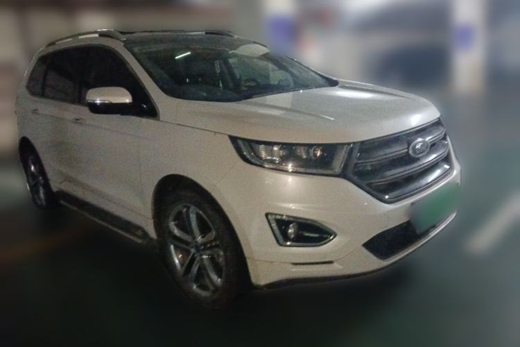 Used Ford Edge 2017 EcoBoost 245 Two-Wheel-Drive Sporty 7-Seater Front Right 45 Deg