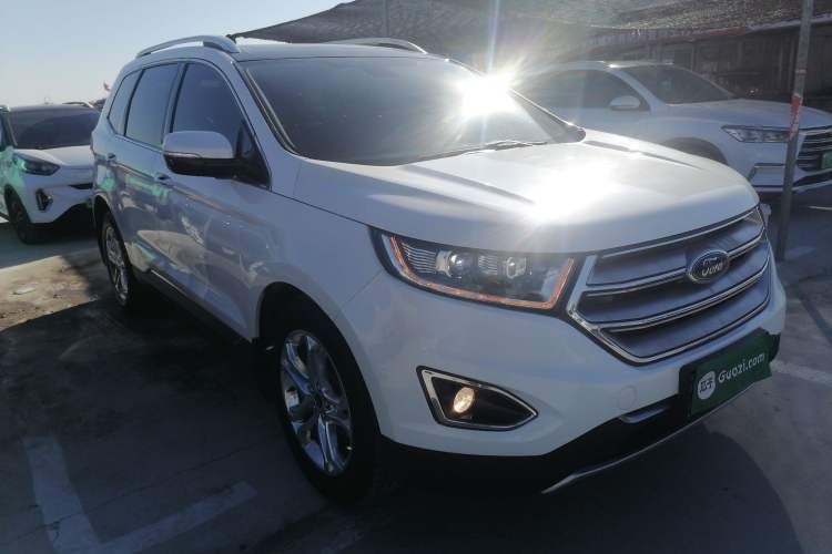 Used Ford Edge 2017 EcoBoost 245 Two-Wheel-Drive Sporty 7-Seater Front Right 45 Deg