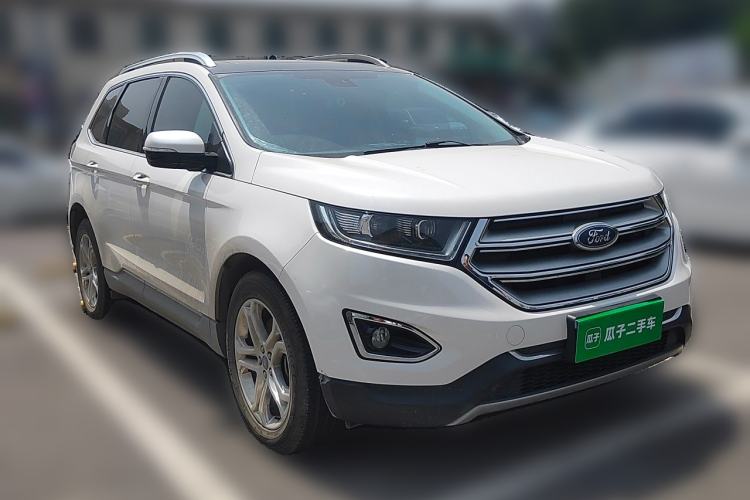 Used Ford Edge 2017 EcoBoost 245 Two-Wheel-Drive Sporty 7-Seater Front Right 45 Deg