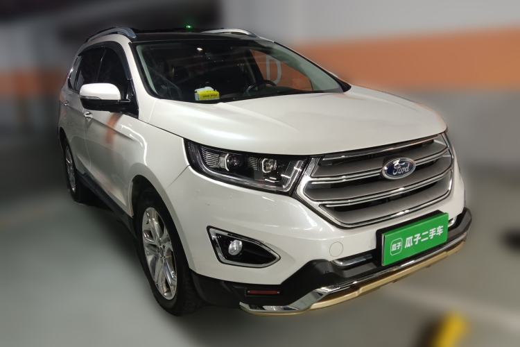 Used Ford Edge 2017 EcoBoost 245 Two-Wheel-Drive Sporty 7-Seater Front Right 45 Deg