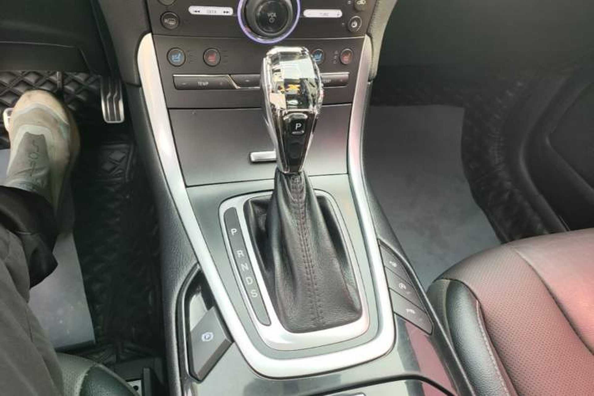Used Ford Edge 2017 EcoBoost 245 Four-Wheel-Drive Flagship 7-Seater Gear Lever