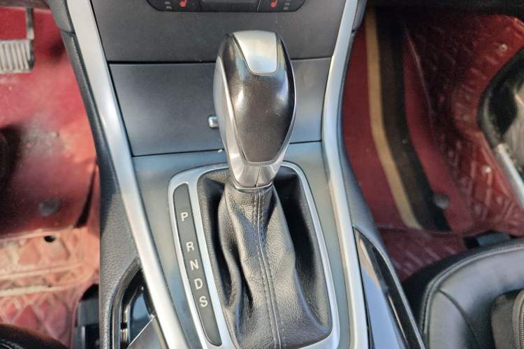 Used Ford Edge 2017 EcoBoost 245 Two-Drive Platinum Edition 5 Seats Gear Lever