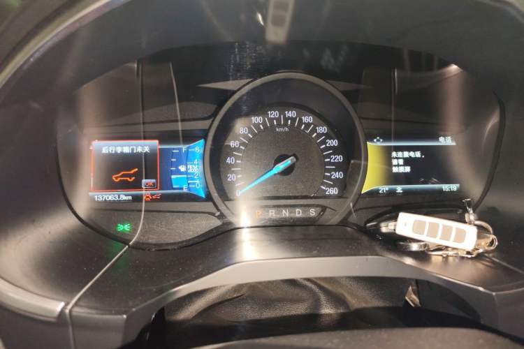 Used Ford Edge 2017 EcoBoost 245 Two-Wheel-Drive Sporty 7-Seater Instrument Cluster
