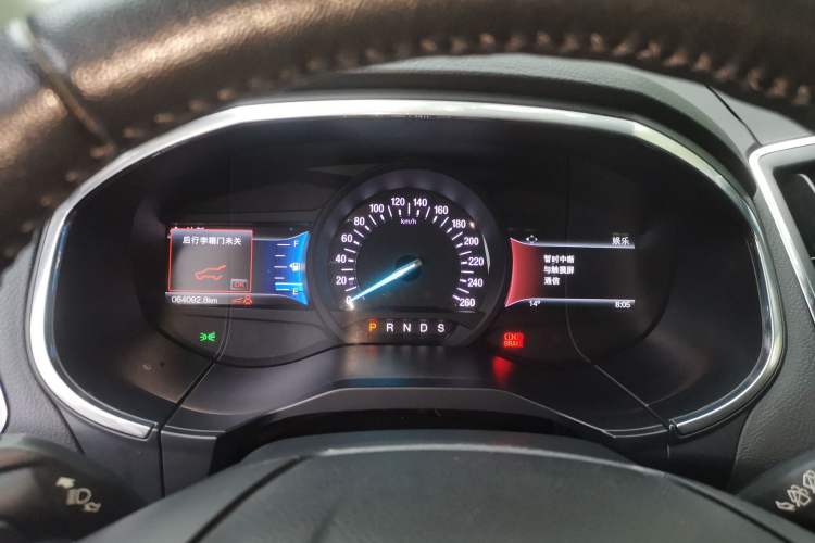 Used Ford Edge 2017 EcoBoost 245 Two-Wheel-Drive Sporty 7-Seater Instrument Cluster