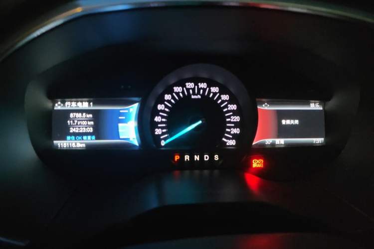 Used Ford Edge 2017 EcoBoost 245 Two-Wheel-Drive Sporty 7-Seater Instrument Cluster