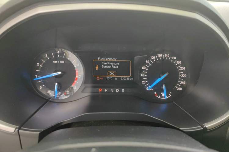 Used Ford Edge 2017 EcoBoost 245 Two-Wheel-Drive Sporty 7-Seater Instrument Cluster