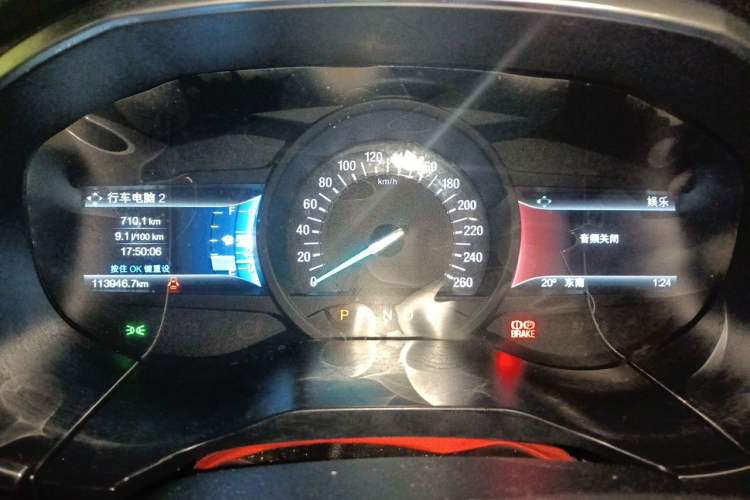 Used Ford Edge 2017 EcoBoost 245 Two-Wheel-Drive Sporty 7-Seater Instrument Cluster