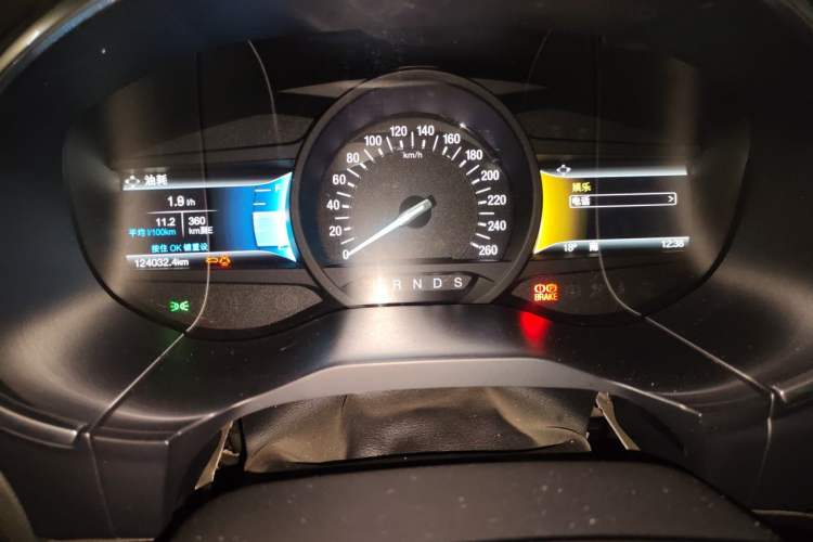 Used Ford Edge 2017 EcoBoost 245 Two-Wheel-Drive Sporty 7-Seater Instrument Cluster