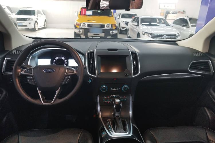 Used Ford Edge 2017 EcoBoost 245 Two-Wheel-Drive Sporty 7-Seater Interior 1