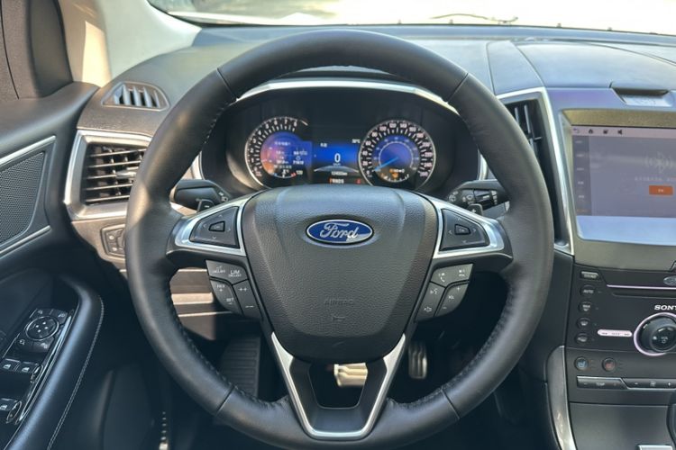 Used Ford Edge 2017 EcoBoost 245 Four-Wheel Drive Sporty 7-Seater Interior 2