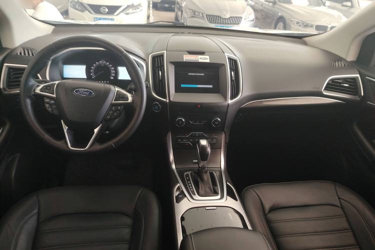 Used Ford Edge 2017 EcoBoost 245 Two-Wheel-Drive Sporty 7-Seater Interior 3