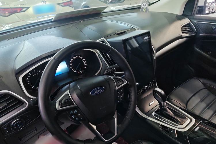 Used Ford Edge 2017 EcoBoost 245 Two-Drive Platinum Edition 5 Seats Interior 3