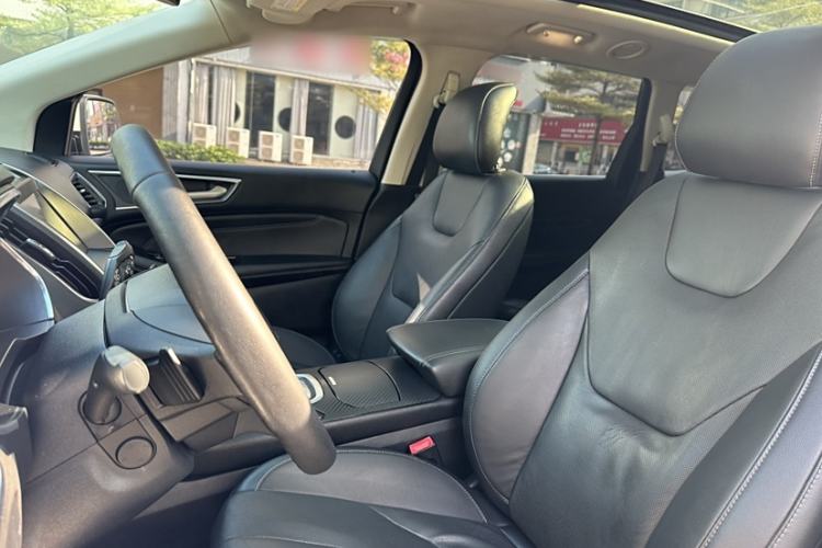 Used Ford Edge 2017 EcoBoost 245 Four-Wheel Drive Sporty 7-Seater Interior 5
