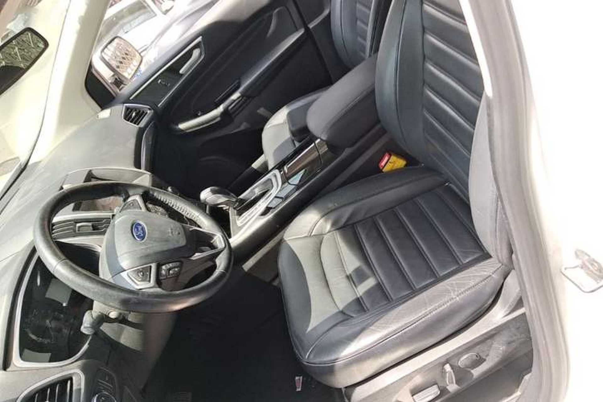 Used Ford Edge 2017 EcoBoost 245 Two-Wheel-Drive Sporty 7-Seater Left Front Seat