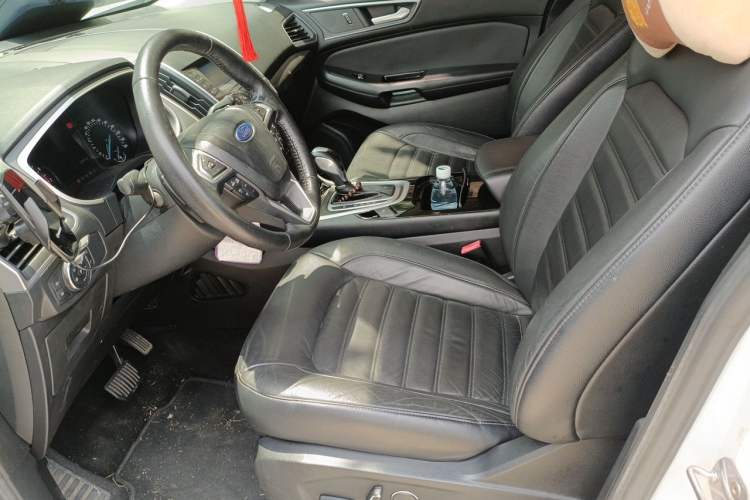 Used Ford Edge 2017 EcoBoost 245 Two-Drive Platinum Edition 5 Seats Left Front Seat