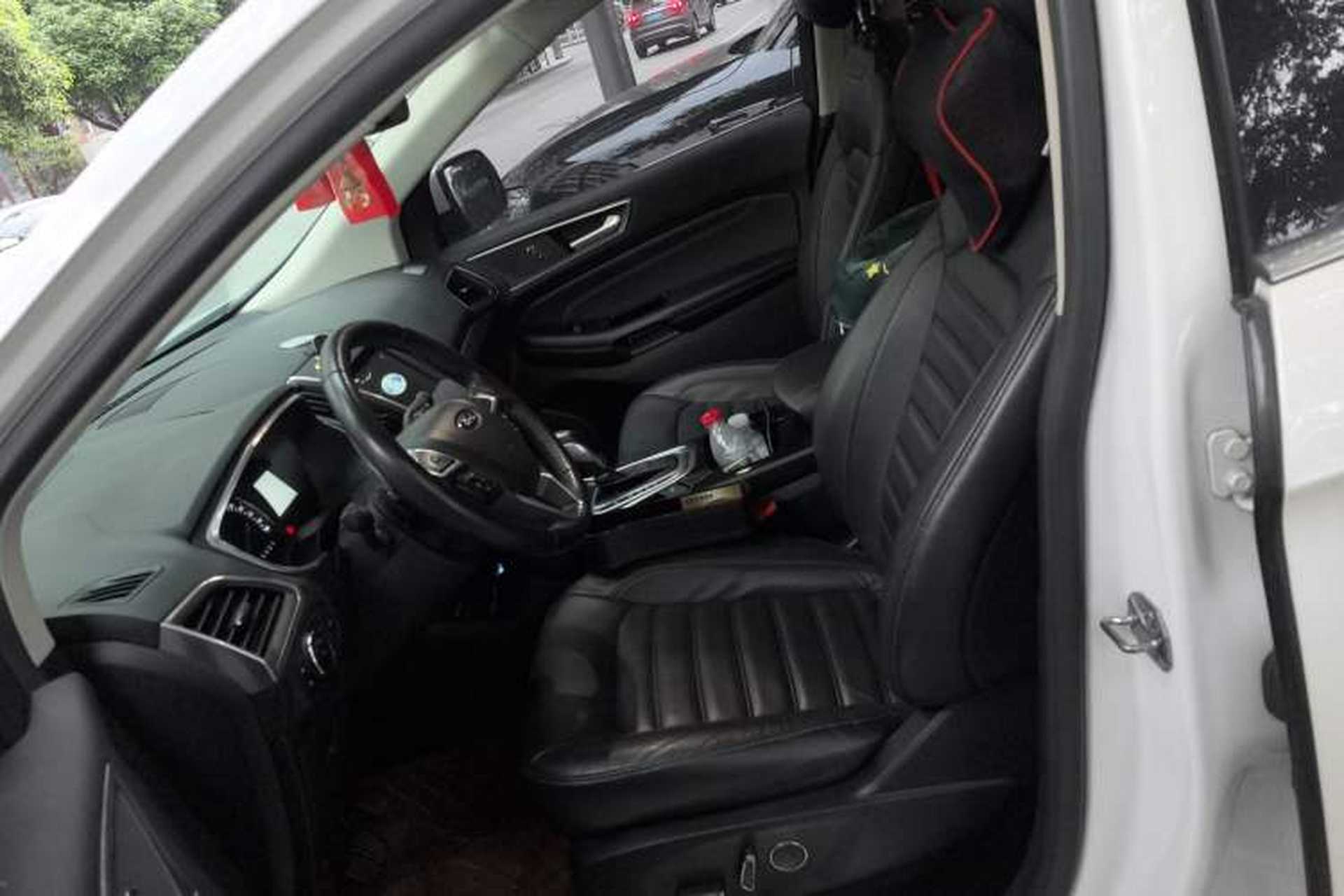 Used Ford Edge 2017 EcoBoost 245 Two-Wheel-Drive Sporty 7-Seater Left Front Seat