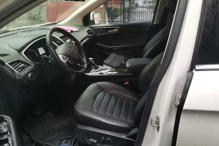 Used Ford Edge 2017 EcoBoost 245 Two-Wheel-Drive Sporty 7-Seater Left Front Seat