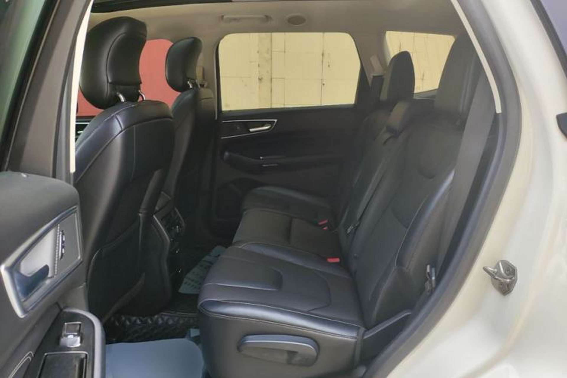 Used Ford Edge 2017 EcoBoost 245 Four-Wheel-Drive Flagship 7-Seater Left Rear Seat