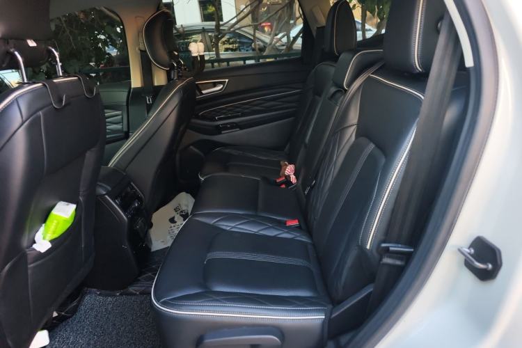 Used Ford Edge 2017 EcoBoost 245 Four-Wheel-Drive Flagship 7-Seater Left Rear Seat
