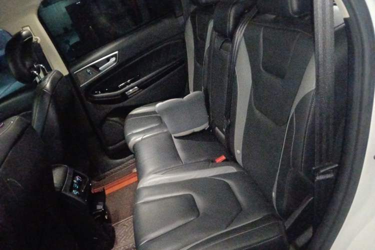 Used Ford Edge 2017 EcoBoost 245 Two-Wheel-Drive Sporty 7-Seater Left Rear Seat