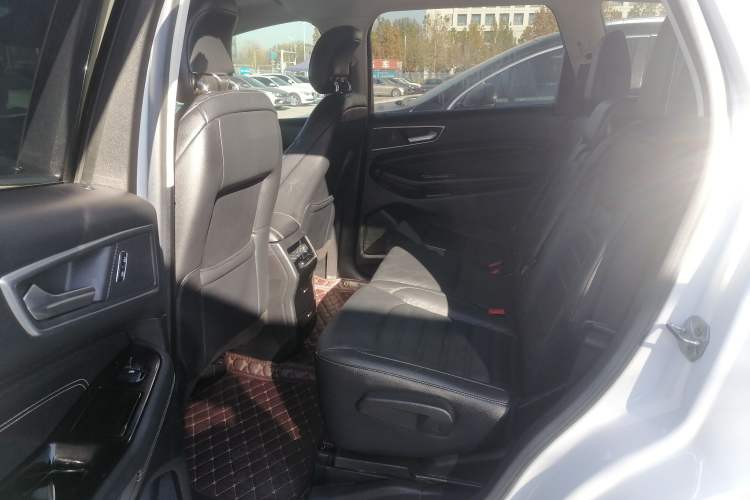 Used Ford Edge 2017 EcoBoost 245 Two-Wheel-Drive Sporty 7-Seater Left Rear Seat