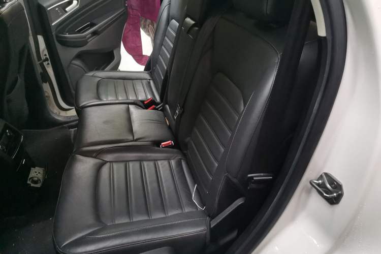 Used Ford Edge 2017 EcoBoost 245 Two-Wheel-Drive Sporty 7-Seater Left Rear Seat