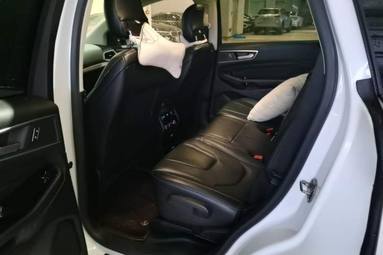 Used Ford Edge 2017 EcoBoost 245 Four-Wheel-Drive Flagship 7-Seater Left Rear Seat