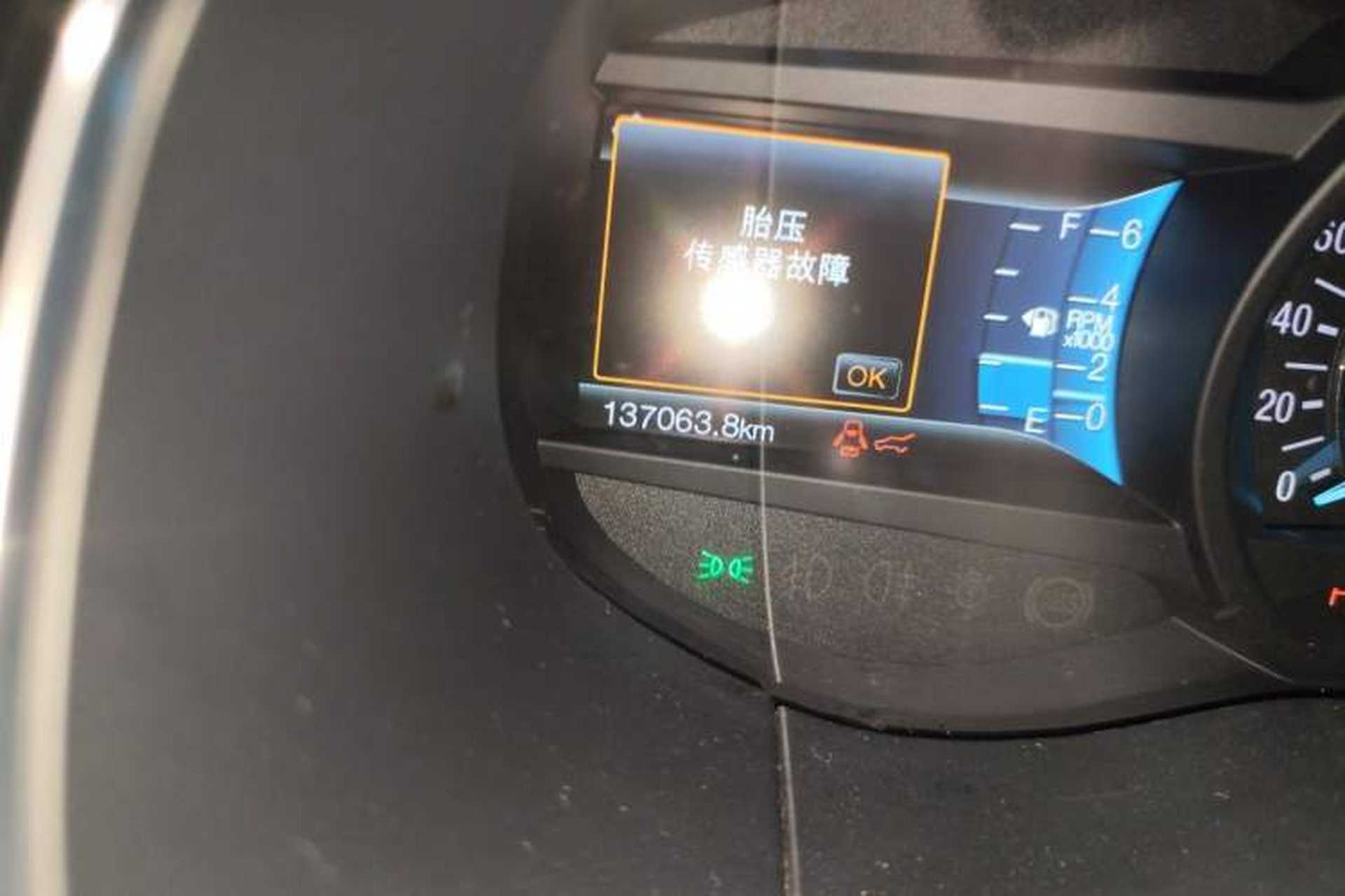 Used Ford Edge 2017 EcoBoost 245 Two-Wheel-Drive Sporty 7-Seater Odometer Close Up